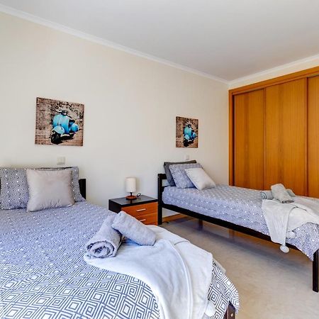 Two Bedroom Apartment With Rooftop Pool In Alvor Exterior photo