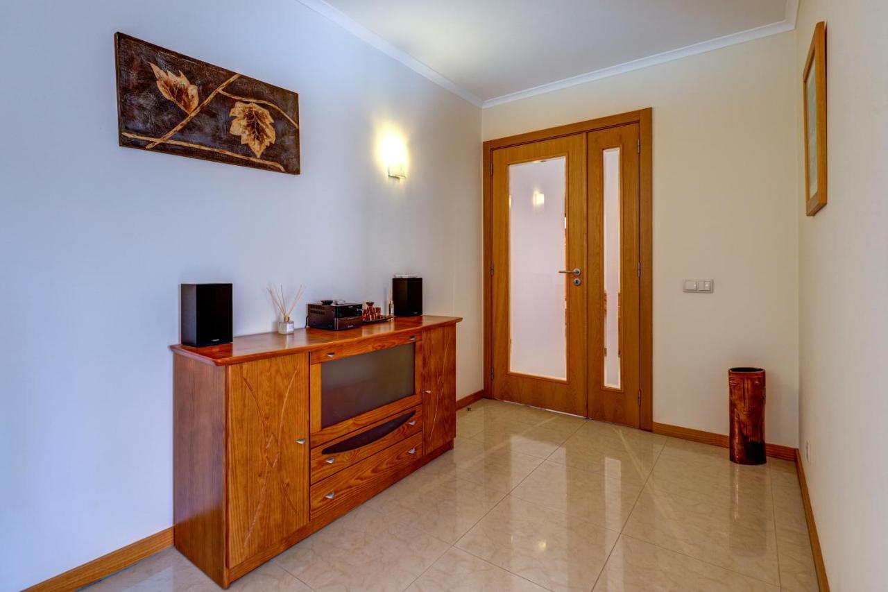 Two Bedroom Apartment With Rooftop Pool In Alvor Exterior photo