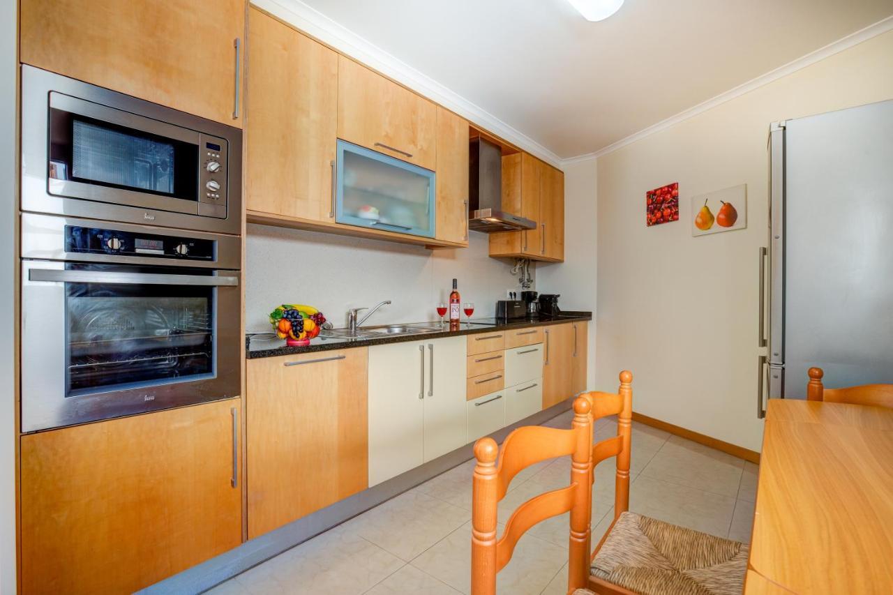Two Bedroom Apartment With Rooftop Pool In Alvor Exterior photo