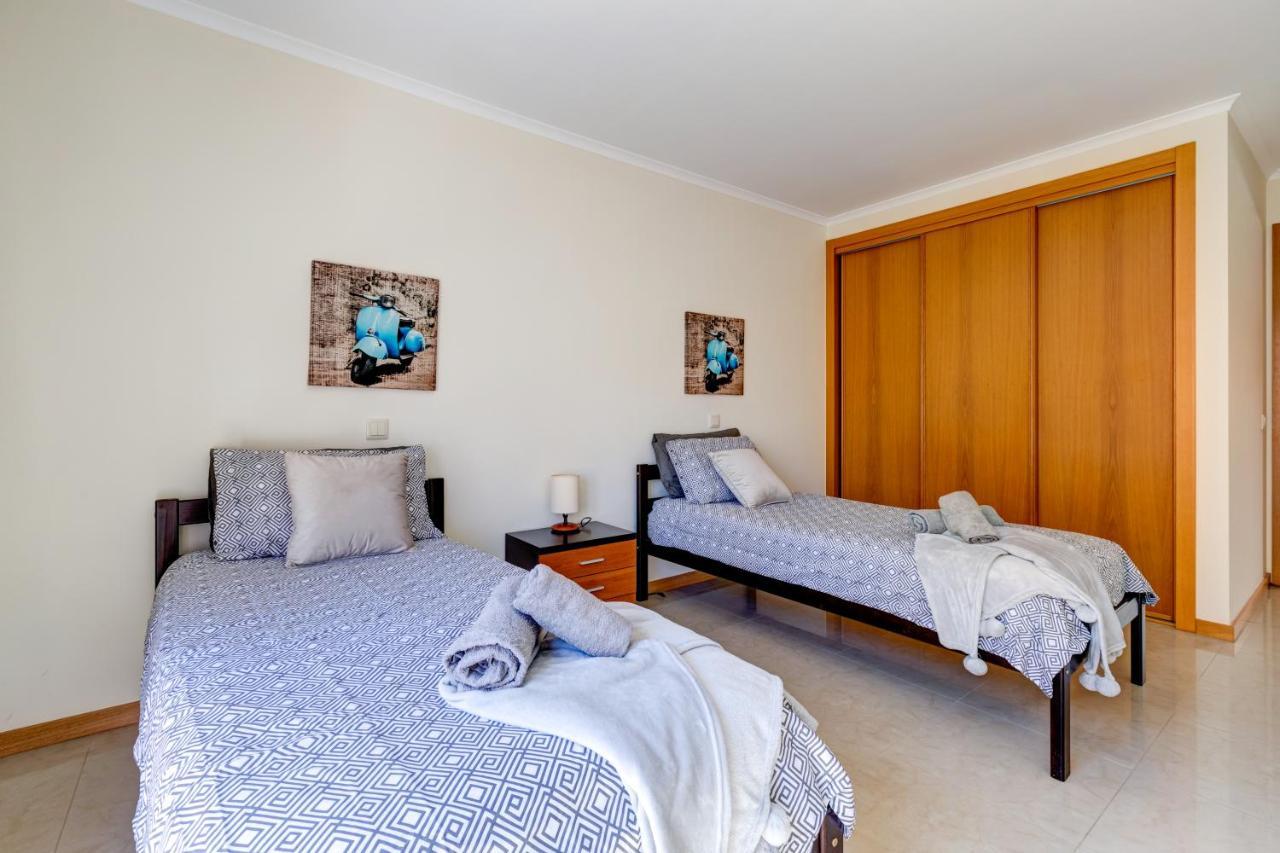 Two Bedroom Apartment With Rooftop Pool In Alvor Exterior photo
